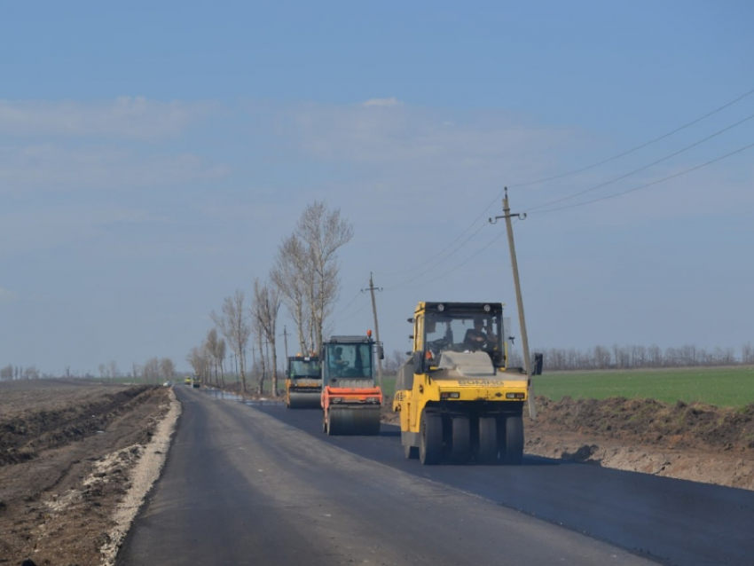 К завершению близится ремонт трассы Амвросиевка-Тельманово-Мариуполь