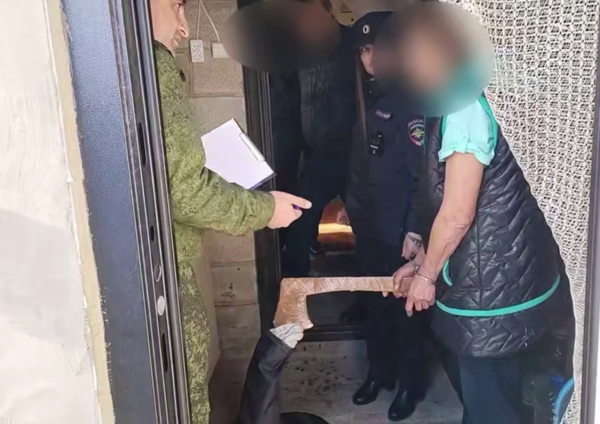 Жительница ДНР расколола голову собутыльницы топором – так завершилась ссора 