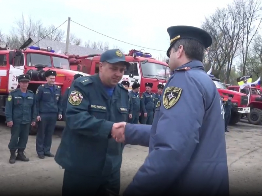 Спасатели России получили ведомственные награды МЧС ДНР