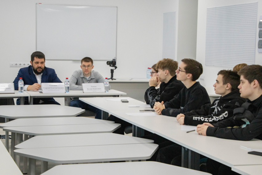 Партия «Новые люди» провела круглый стол о развитии молодёжного предпринимательства в ДНР