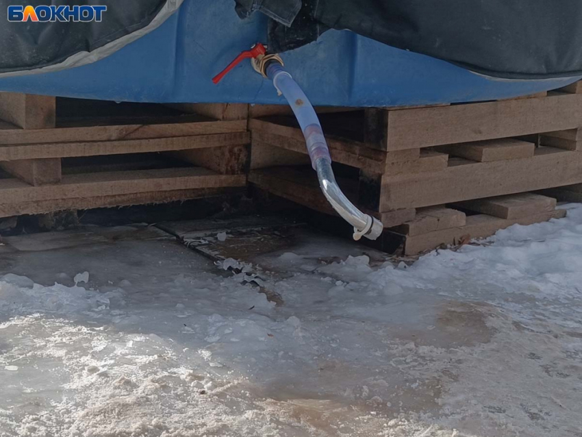 Водная катастрофа в ДНР: пустые обледенелые бочки и сухие краны