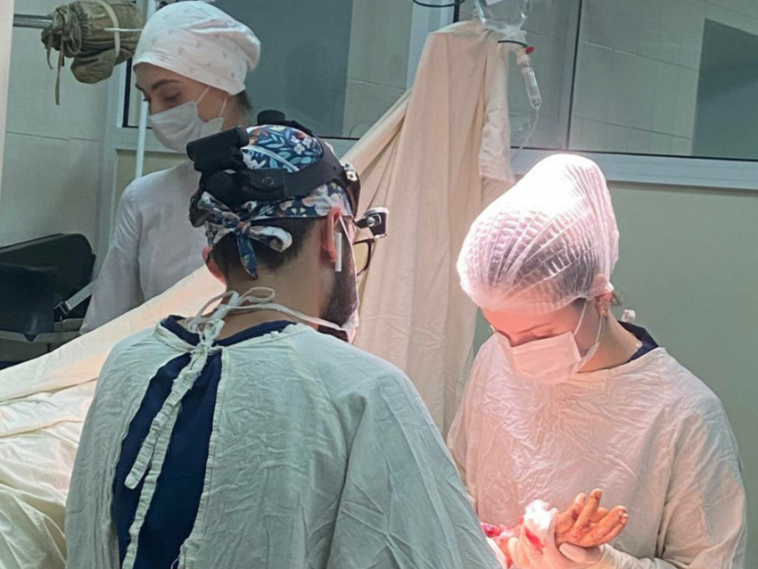 Спасти от ампутации: врачи Донецка провели сложную операцию раненной ВСУ жительнице Петровского района