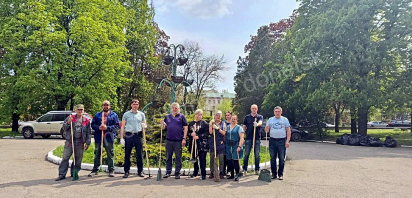 В Донецке провели масштабный субботник