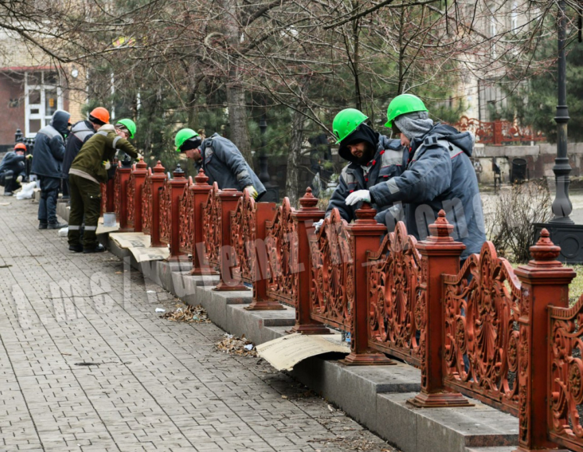 В центре Донецка Москва преображает сквер «Сокол»