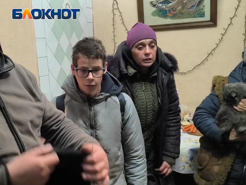 Эксклюзивные кадры эвакуации беженцев из Новотроицкого