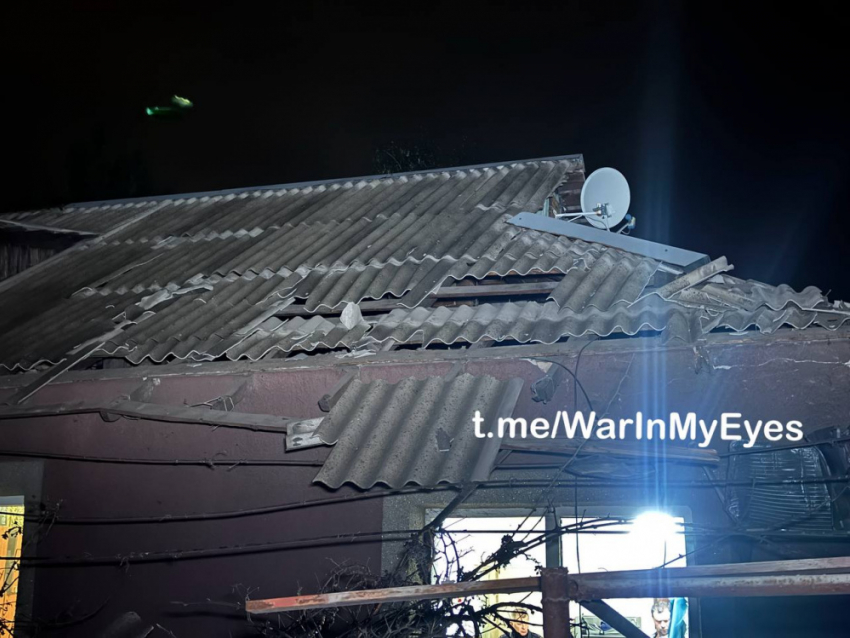 Донецкие пожарные потушили хозпостройку после попадания снаряда ВСУ