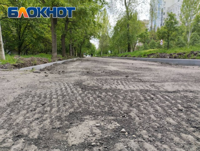 В центре Донецка ремонтируют тротуары