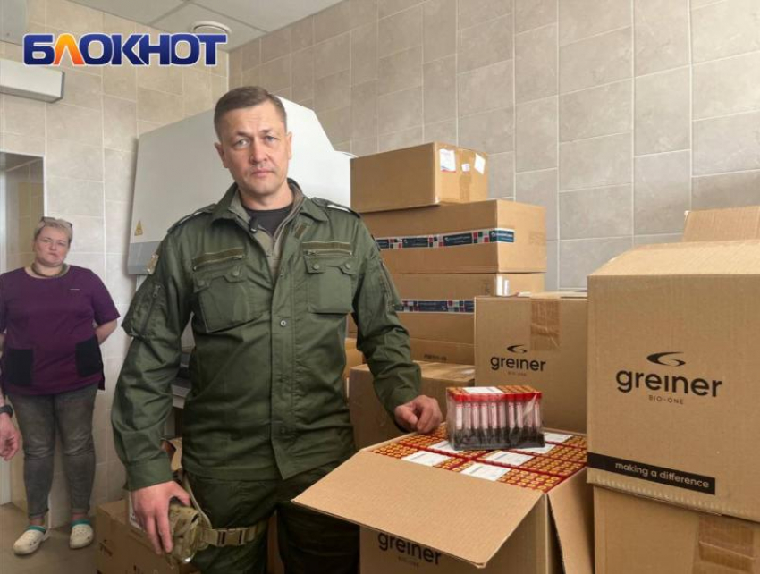 Военный эксперт Ян Гагин передал гуманитарную помощь больнице в Волновахе