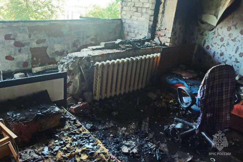 В ДНР пожарные спасли женщину без сознания из горящего дома