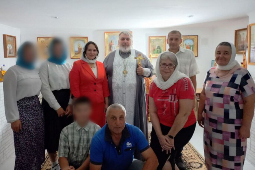 ВСУ расстреляли и подорвали настоятеля храма, его жену и семью прихожан с ребенком под Константиновкой