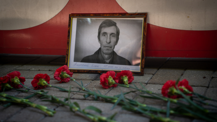 В Донецке почтили память первого погибшего военкора на Донбассе – оператора Первого канала Анатолия Кляна