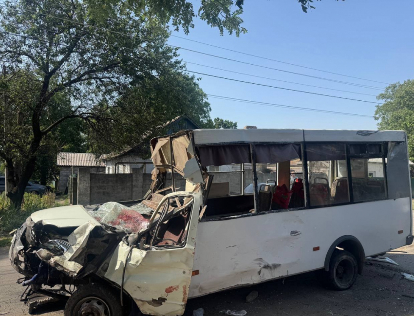 В Енакиево в ДТП с пассажирским микроавтобусом погибли 2 человека и 23 получили ранения