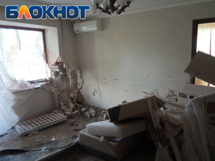 Последствия обстрела центра Донецка боевиками ВСУ