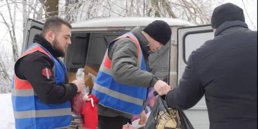 «Каждый день живем в страхе»: волонтеры «Народной Дружины» доставили гуманитарную помощь в один из самых обстреливаемых микрорайонов Куйбышевского района