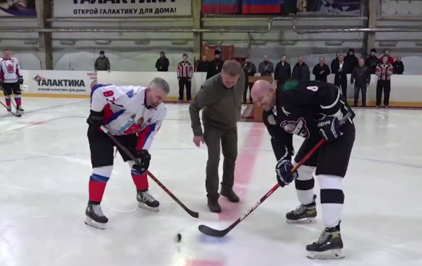 В Донецке проходит региональный этап Всероссийского чемпионата Ночной Хоккейной Лиги