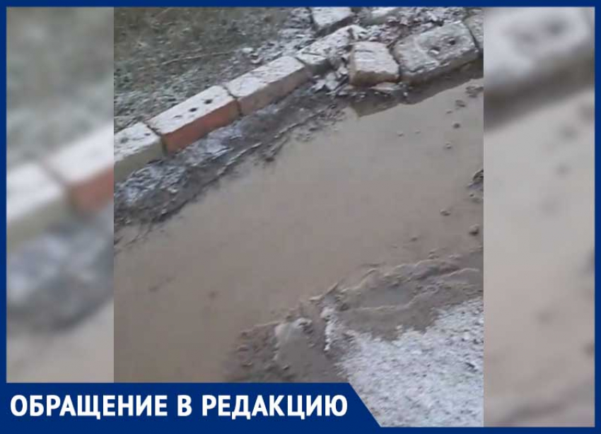 Улицу Авиационную в Горловке с 1 декабря заливает водой, краны в домах высохли