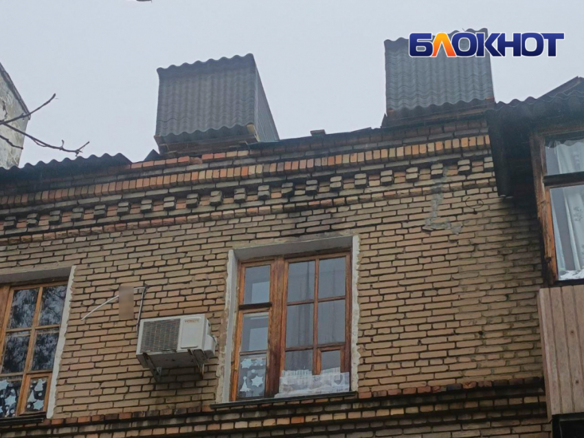 Капремонт крыши обернулся потопом для жителей многоэтажки в Донецке