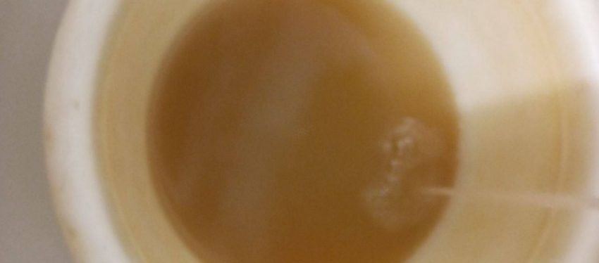 Жители Донецка показали коричневую воду с пеной из-под крана