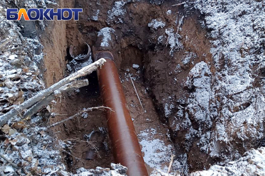 Один порыв пытаются отремонтировать уже три раза в донецком дворе