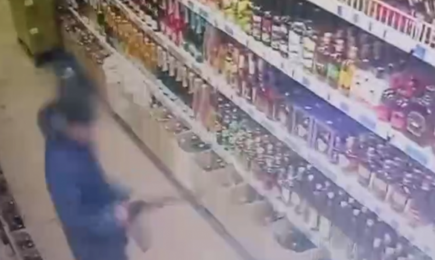 Беспорядочную стрельбу устроил неизвестный в супермаркете Донецка