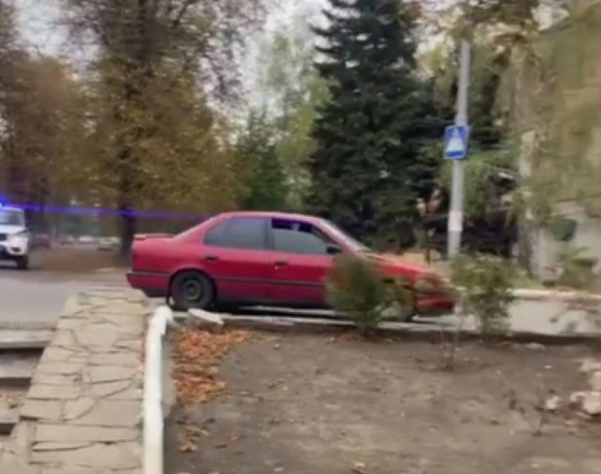 Погоня в ДНР: красный «Ниссан» пытался скрыться от полиции