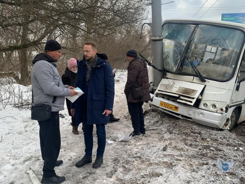 В Макеевке в ДТП попал автобус с пассажирами, в том числе и детьми