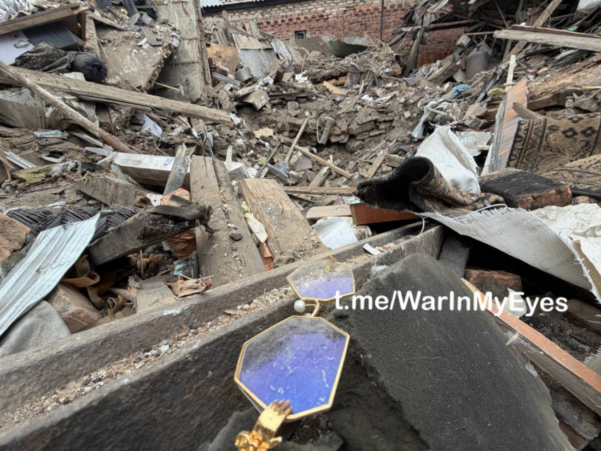 БПЛА с авиабомбой убил женщину и ранил молодых парня и девушку в Горловке