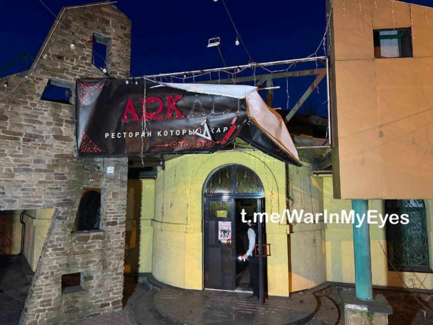 Под обстрел ВСУ в центре Донецка попал ресторан, в котором проходила свадьба 