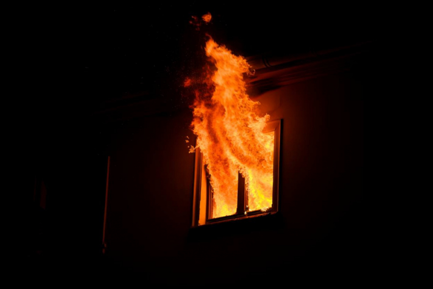 Пожар в Макеевке едва не убил женщину, МЧС успели в последний момент