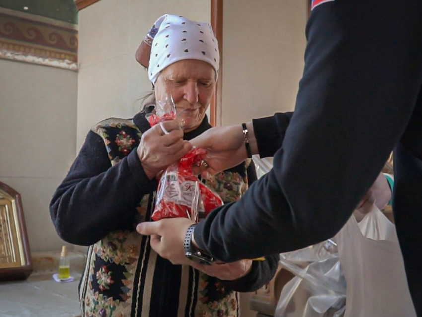 Христос Воскрес: Народная Дружина ДНР поздравила жителей освобожденной Авдеевки с Пасхой
