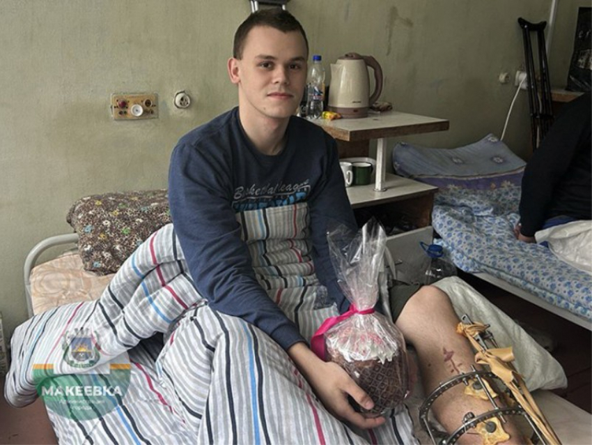  В честь приближающейся Пасхи военных ДНР навестили в больнице 