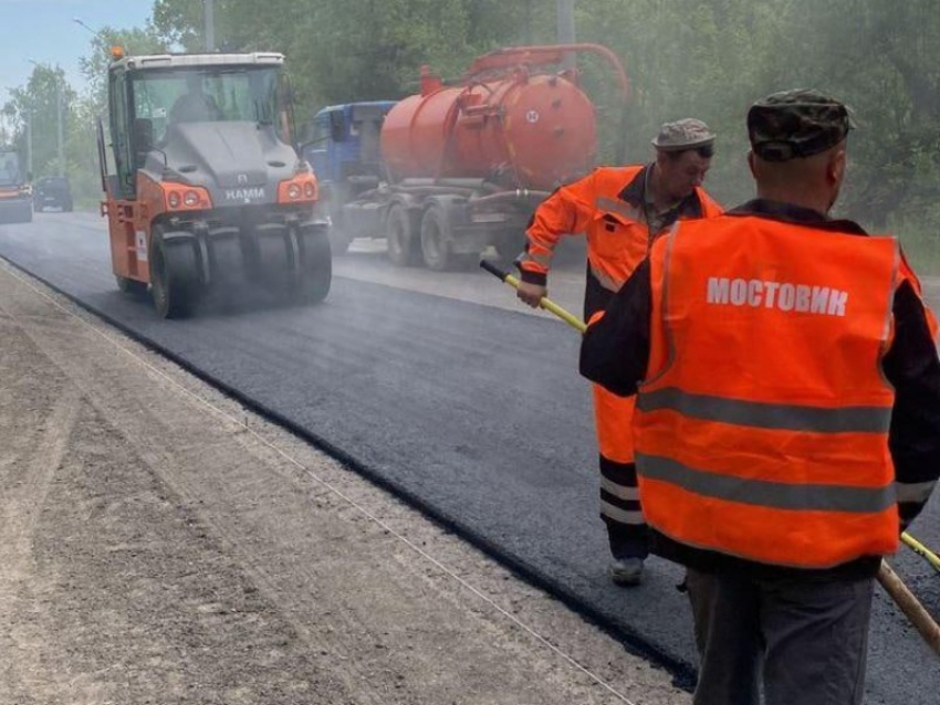 Специалисты из Пензы ремонтируют участок дороги  «Амвросиевка–Тельманово–Мариуполь»: 250 тонн асфальта уже уложено