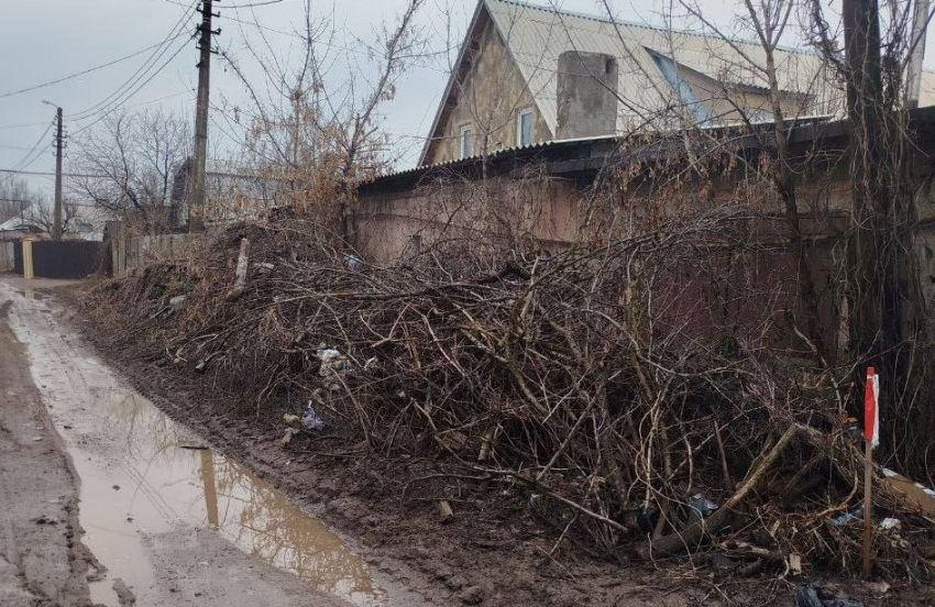 Свалка с 2019 года и дорога в грязи: жители улицы Мичуринской в Донецке просят убрать мусор