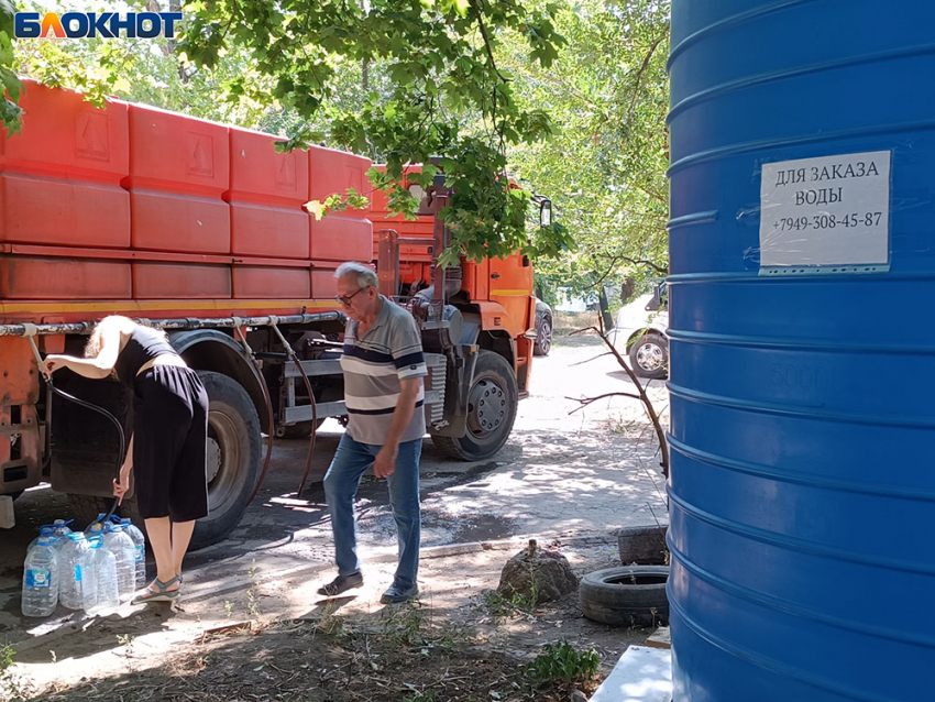 В Донецке и Макеевке отменяют поведёрную раздачу воды населению с машин