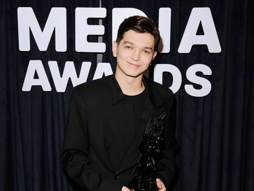 Для жителей ДНР выступил известный исполнитель Akmal'