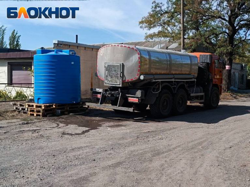 53 бочки за два дня: в Донецке ускорили установку емкостей, всего их 618