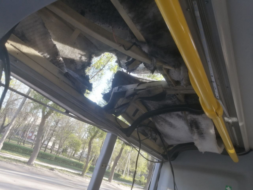 ВСУ сбросили боеприпас с дрона на пассажирский автобус в ДНР: есть пострадавшие