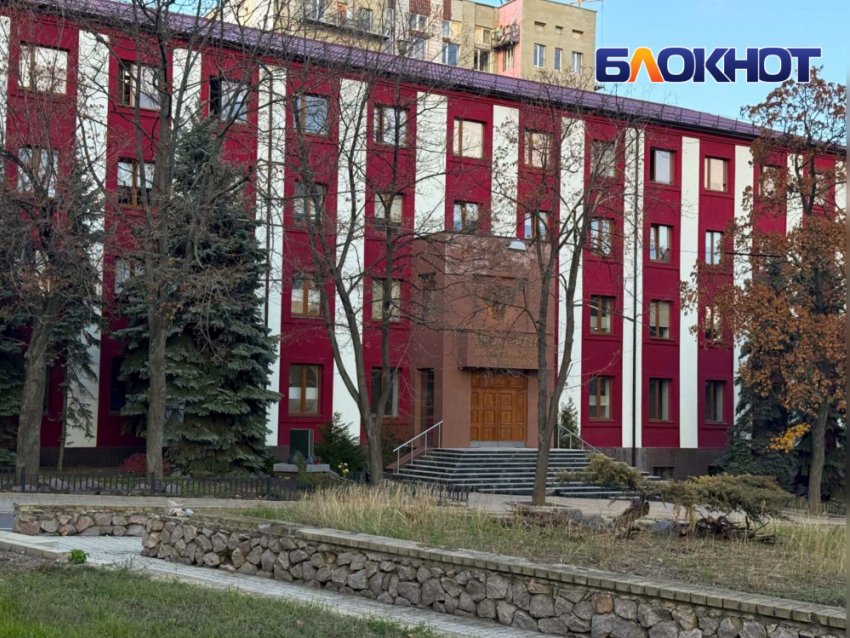 Центр соцзащиты ДНР на полгода оставил без зарплат семьсот сотрудников 