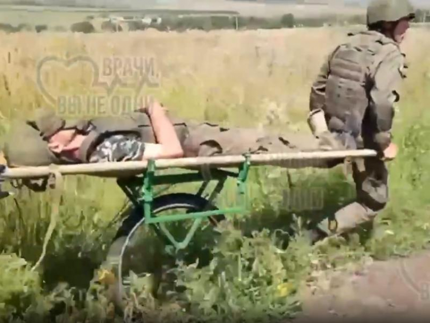 Для фронта ДНР разработана уникальная тележка для эвакуации раненых военнослужащих