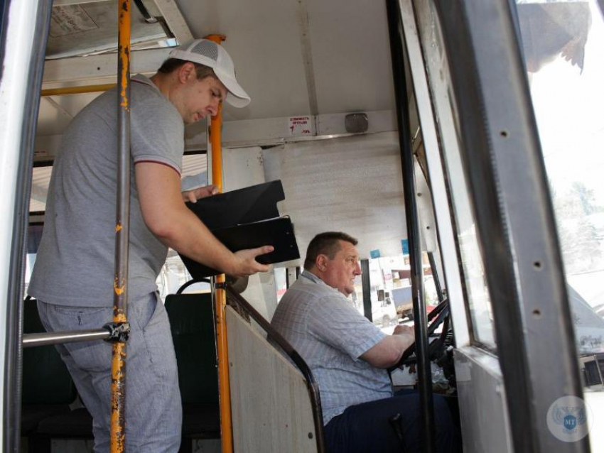 Водители автобусов проезжают мимо льготников Макеевки и не следят за чистотой: что еще выявила инспекция