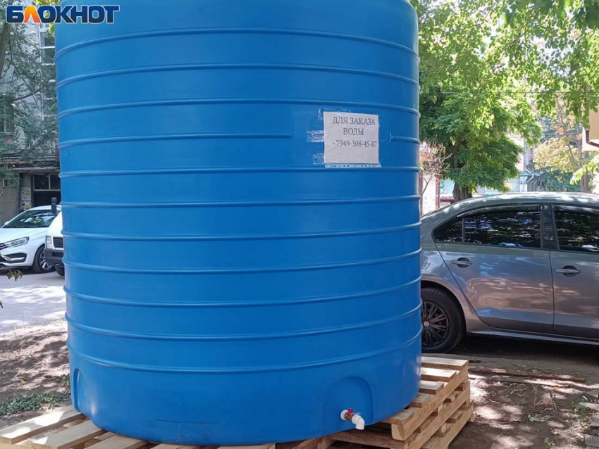 «Наполняют для галочки»: жители Куйбышевского района Донецка жалуются на пустые бочки