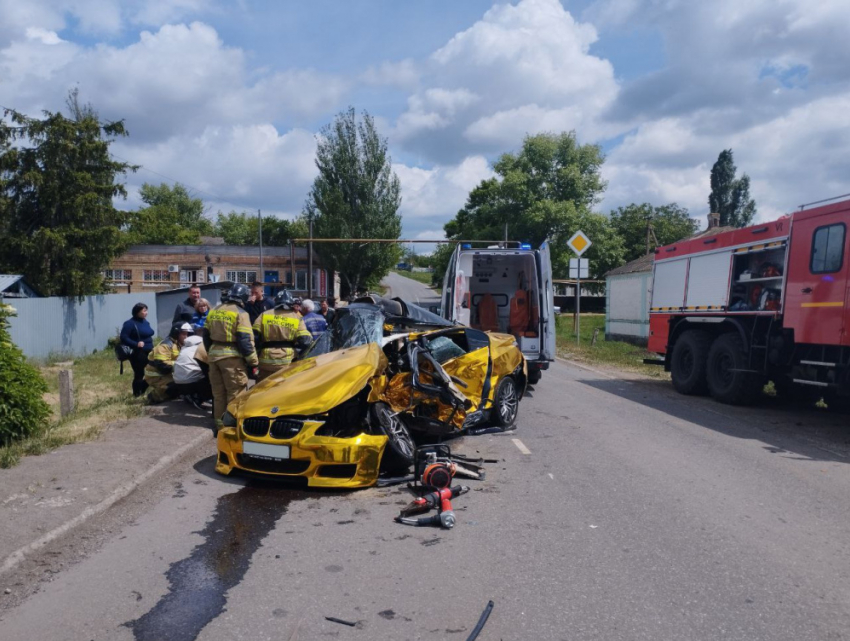Стали известны подробности смертельной аварии с золотым BMW в ДНР
