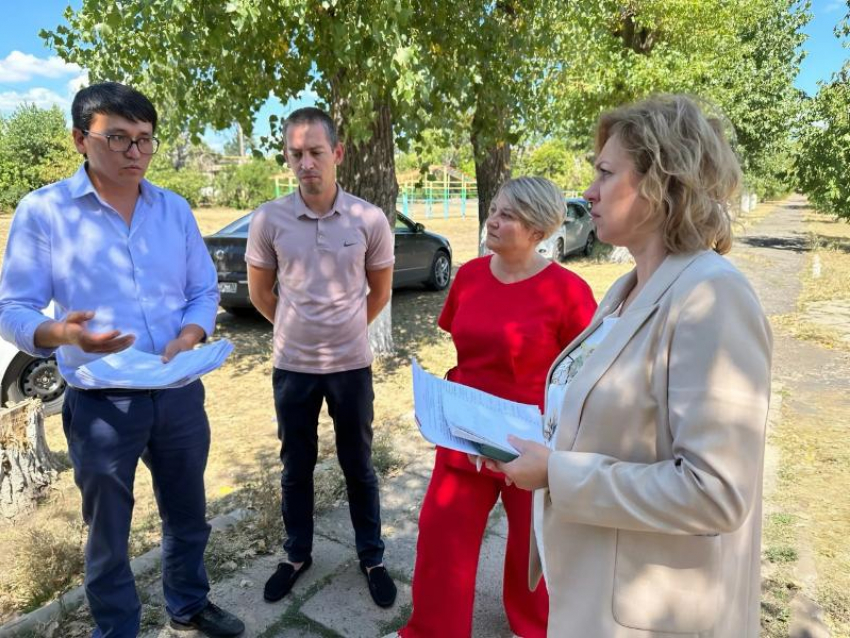 Ход восстановительных работ в Снежном проверила вице-премьер ДНР Лариса Толстыкина