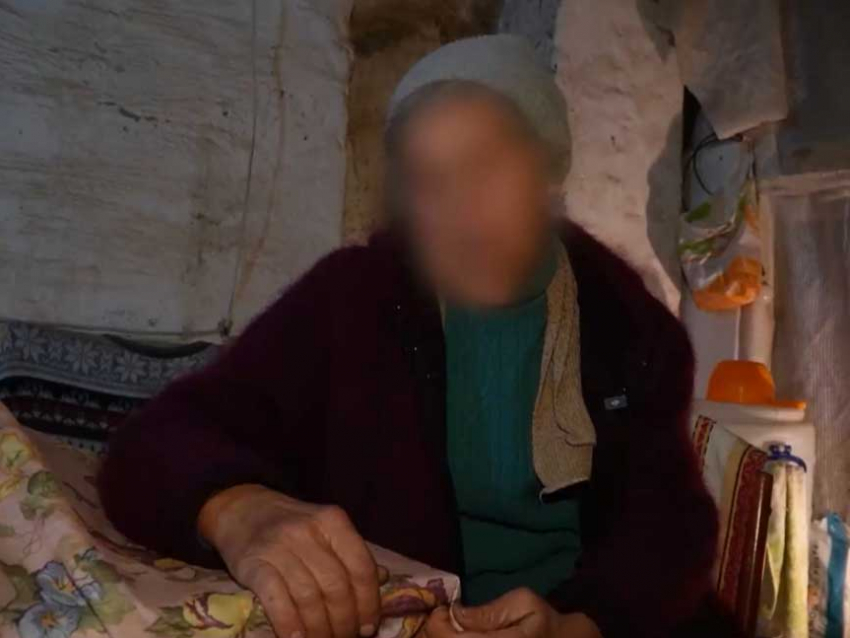 Бабушка из Красноармейска встретила солдат ВС РФ стихами, которые писала под бомбами