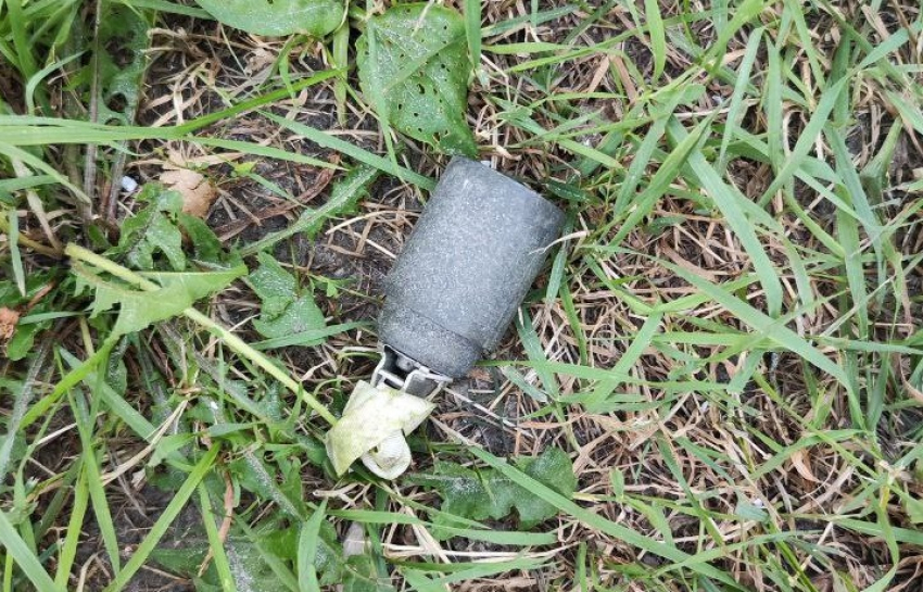 Жители Донецка показали, как выглядит неразорвавшийся кассетный боеприпас