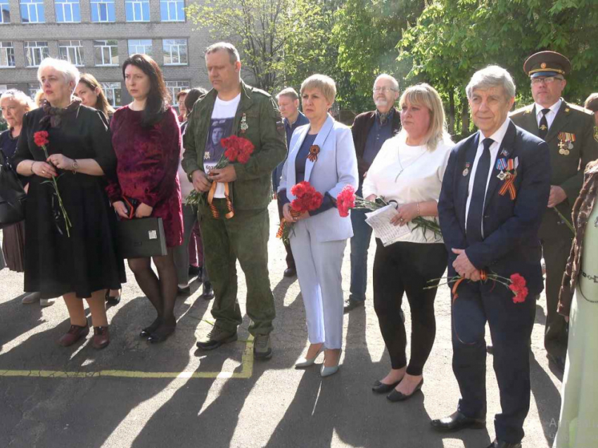 Мемориальную доску в память о героически погибшем учителе физкультуры открыли в школе № 125 Донецка