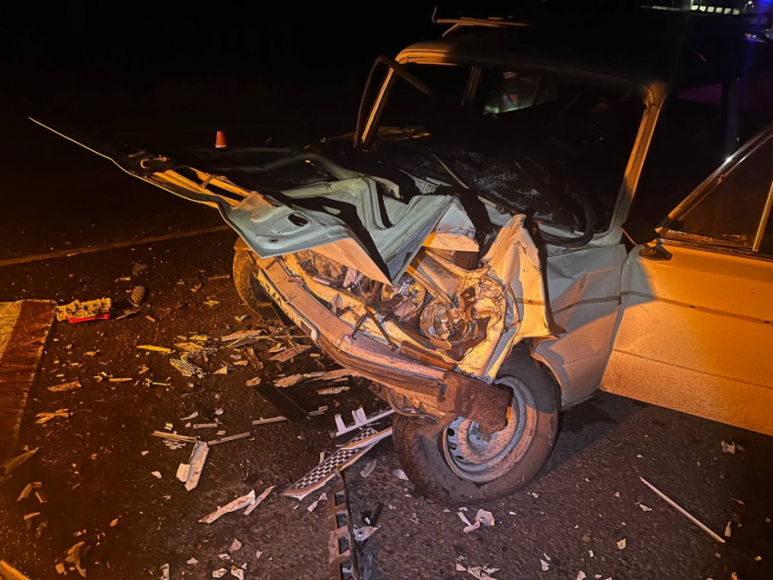 На дороге Донецк–Амвросиевка фура столкнулась с ВАЗом — водитель погиб