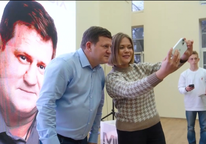 Актер Александр Обласов рассказал донецким школьникам и студентам о киноиндустрии