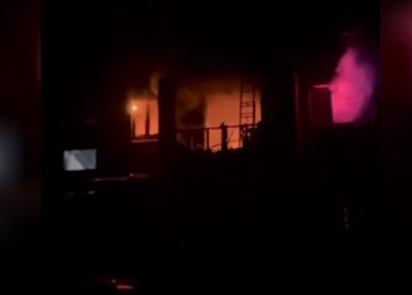 Полицейские спасли из горящей квартиры в Курахово лежачую пенсионерку