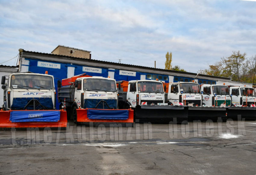 Для чистки дорог от снега в Донецке подготовили 90 машин